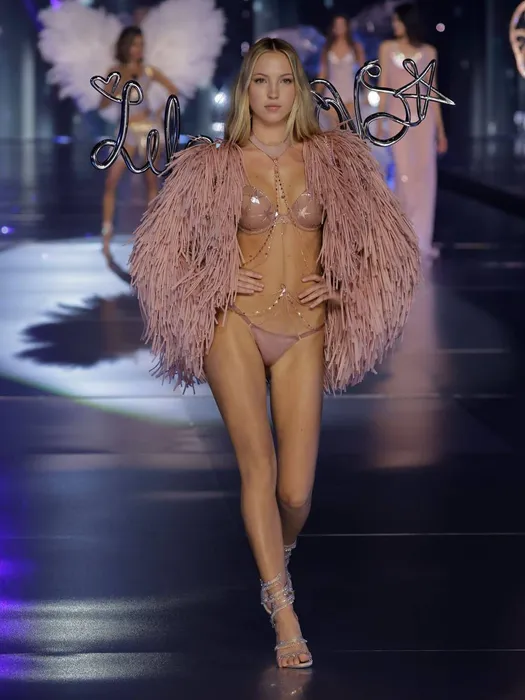 Дочка Кейт Мосс была невероятно притягательна. Фото: victoriassecret.com