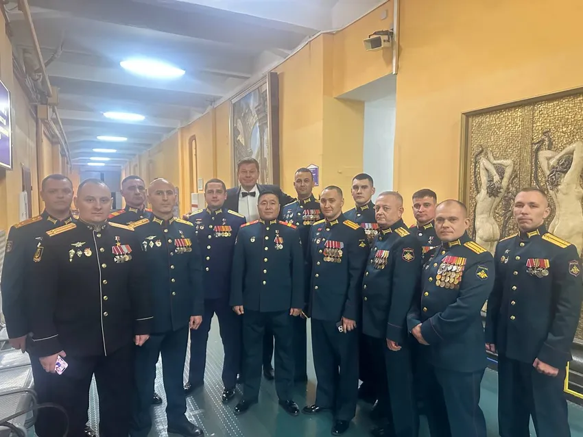 Отдельный номер подготовили герои-бойцы. Фото: Telegram / @dmitrygyberniev