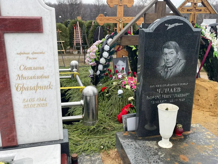 Могила Голубкиной расположена рядом с захоронениями Светланой Брагарник. Фото: «Жизнь»