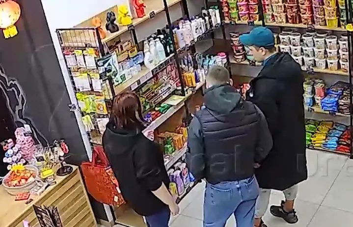 Два парня украли из магазина азиатских товаров виагру. Фото:@t.me/url_mash