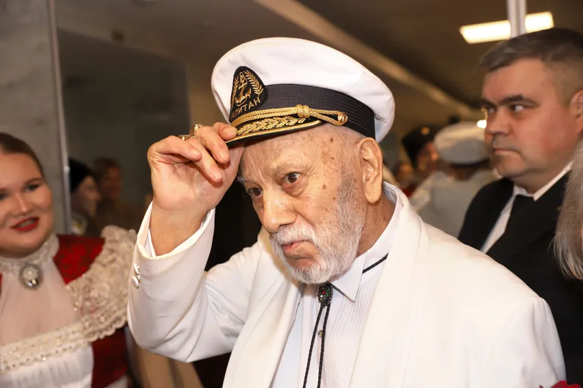 92-летний эстрадный певец и народный артист Бедрос Киркоров. Фото: legion-media.ru