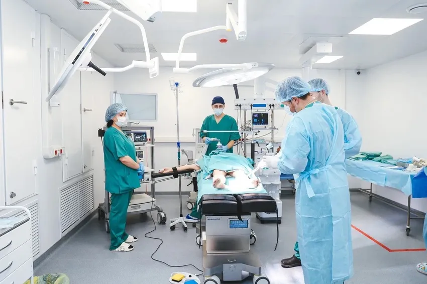 Медики спасли пациента с подтеканием спинномозговой жидкости. Фото: vk.com/zhukokb