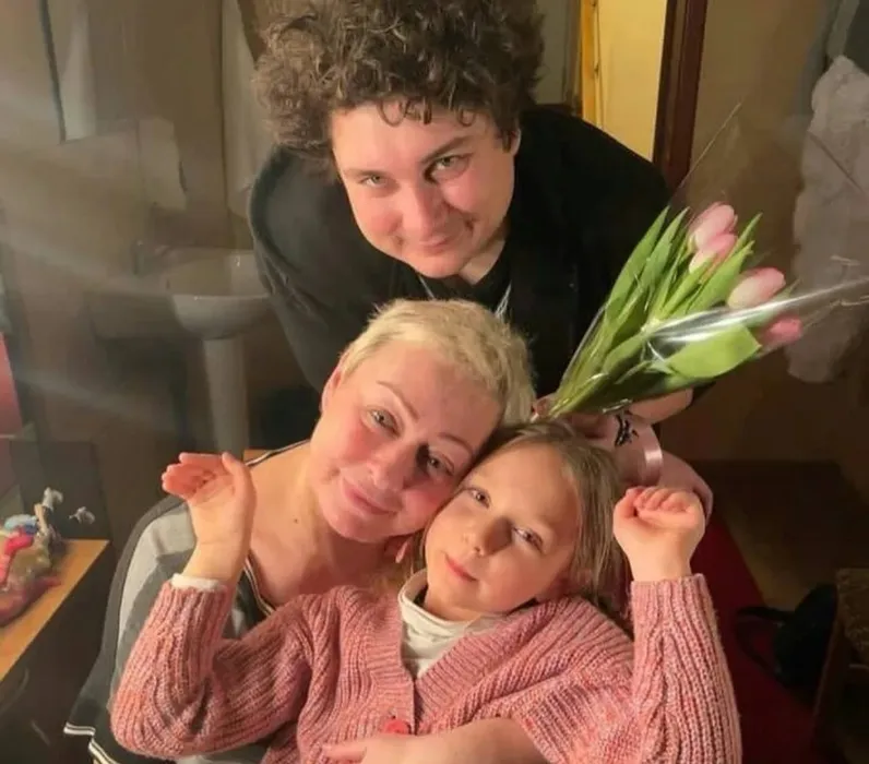 Мария Аронова с сыном Владиславом и внучкой. Фото: соцсети