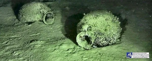 Рядом с Италией на дне Средиземного моря нашли 300 закрытых амфор с 2400-летним вином.