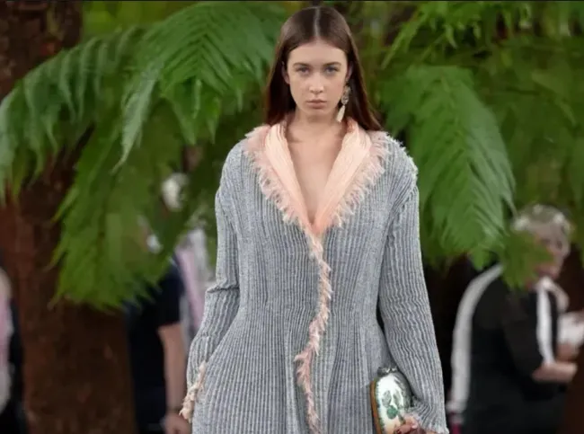 18-летняя дочь Николь Кидман прошлась по подиуму на модном показе Dior. Фото: соцсети