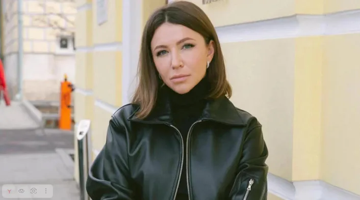Елена Блиновская зарабатывает 7 тыс в месяц, работая швеей в колонии. Фото: соцсети