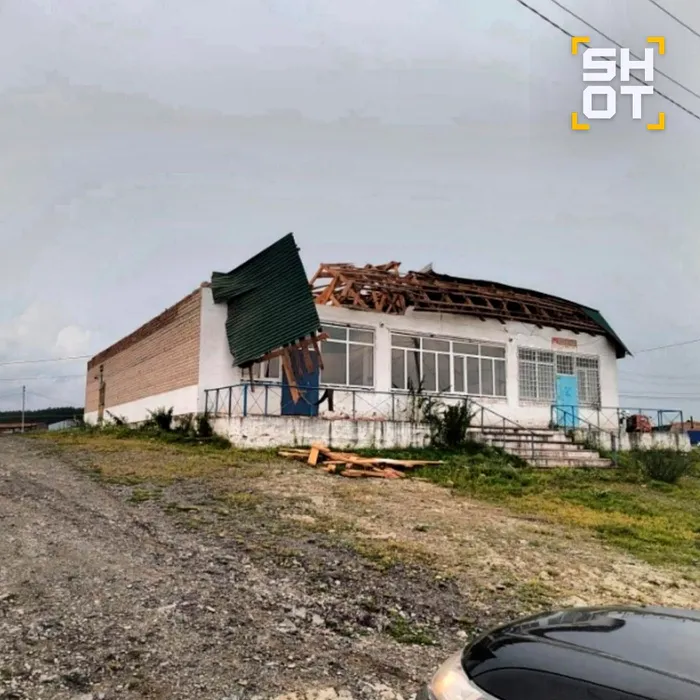 По Башкирии прошелся сносящий крыши домов смерч, он движется на Москву. Фото: t.me/shot_shot