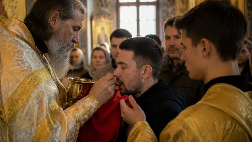 Последование ко святому причащению. Фото сгенерировано нейросетью GPT Images