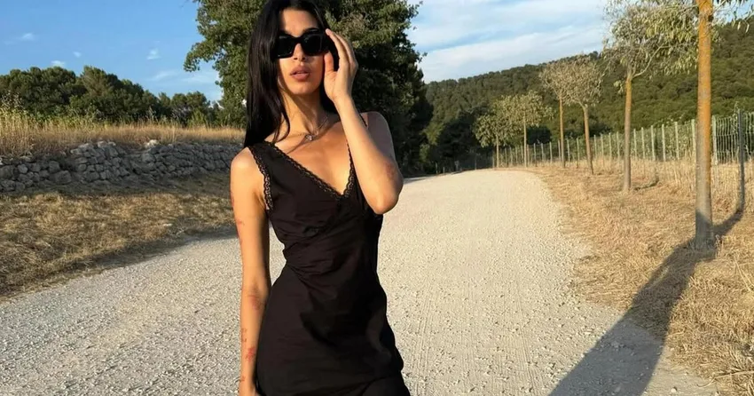 25-летняя падчерица Ивана Урганта сделала интимную фотосессию топлес. Фото: соцсети