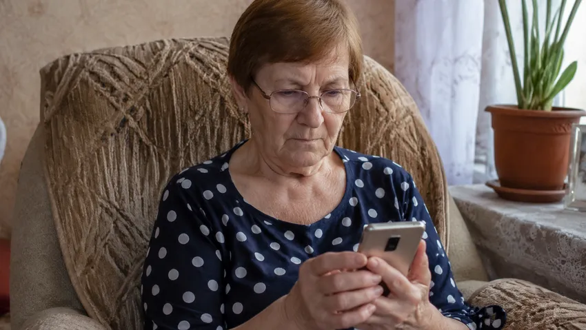 Льготы пенсионерам после 70 и 80 лет в 2026 году. Фото сгенерировано нейросетью GPT Images
