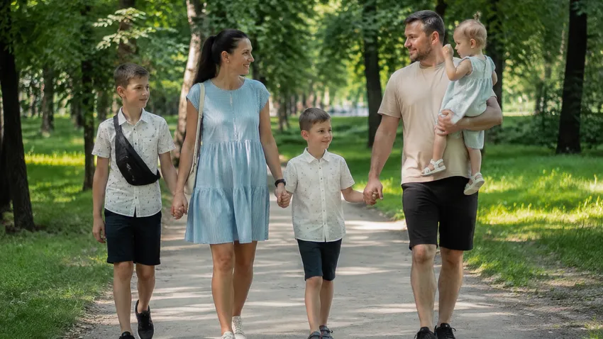 Какие документы нужны на зачисление в 1 класс для льготных категорий. Фото сгенерировано нейросетью GPT Images