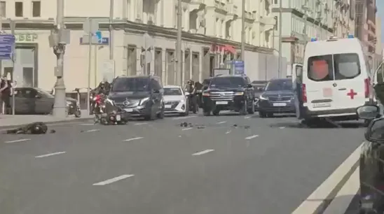 В центре Москвы скорая насмерть сбила мотоциклиста, врезавшись в него. Фото: t.me/bazabazon