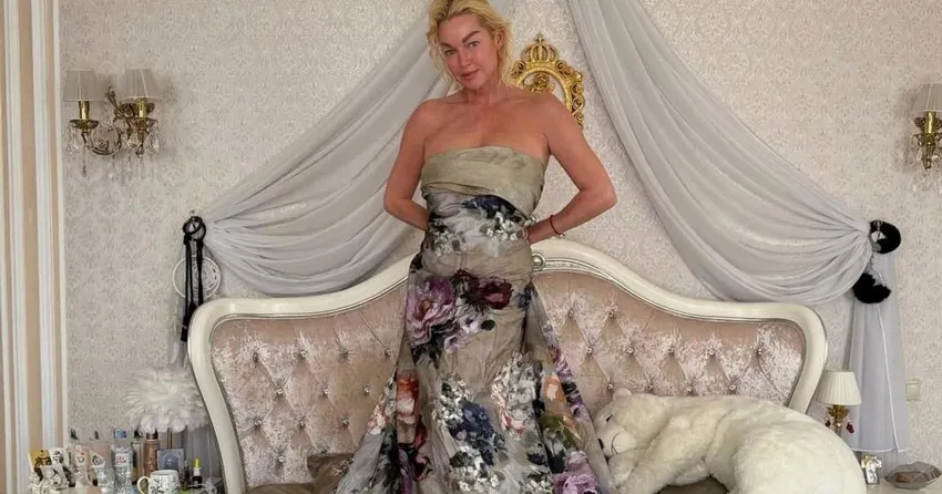 "Заслужила отдых!" Волочкова 29-й раз отдыхает на Мальдивах в розовом бикини. Фото: соцсети