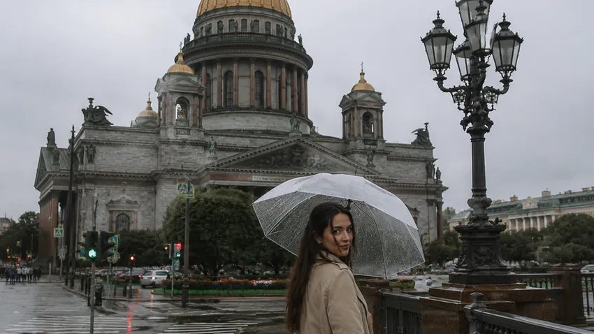 В Санкт-Петербурге обещают в сентябре 2026 года похолодание и дожди. Фото сгенерировано нейросетью GPT Images