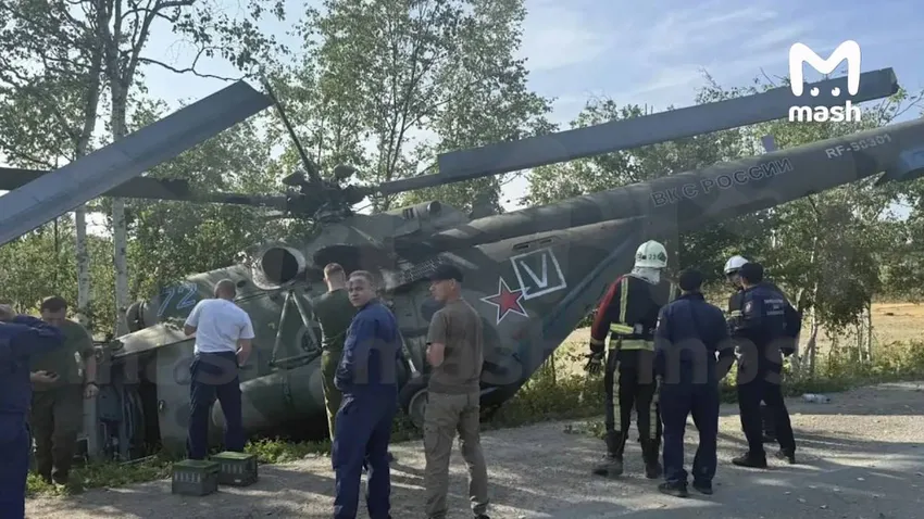 На Сахалине вертолет с сотрудниками избиркома тяжело приземлился на трассу. Фото: @breakingmash