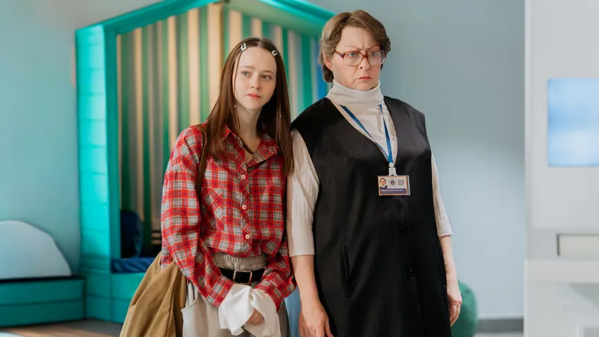 Таисья Калинина и Мария Аронова в сериале «Олдскул-2». Фото: кадр из фильма
