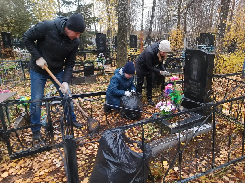 Покровская родительская суббота: уборка на могиле и молитва об усопшем. Фото сгенерировано нейросетью GPT Images