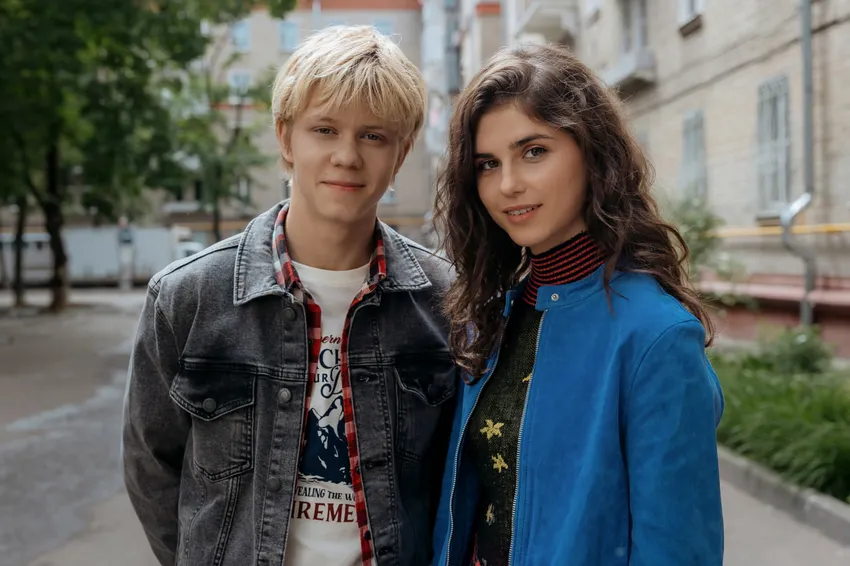 Тимофей Кочнев и Полина Денисова на съемках 6 сезона сериала «Папины дочки. Новые». Фото: СТС 