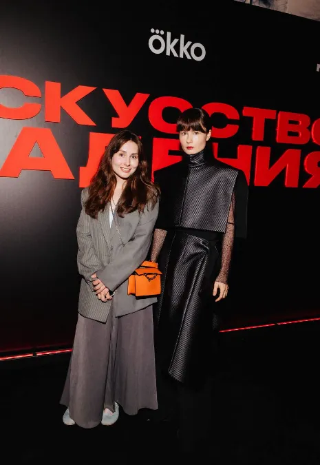 Юлия с сестрой Вассой на премьере фильма «Искусство падения». ФОТО из личного архива