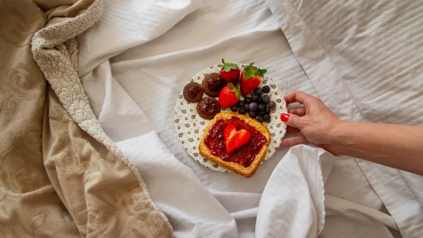 Что подарить женщине на 8 Марта 2026 года. Фото: freepik.com