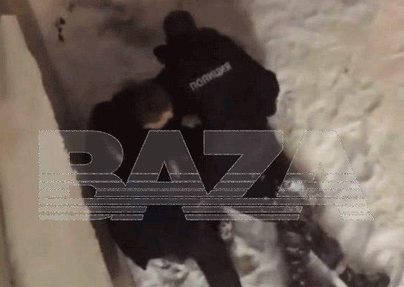 В Коми толпа буйных подростков избила полицейского, который пытался их успокоить. Фото: t.me/bazabazon