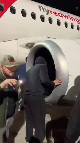 Четыре участника беспорядков в аэропорту Махачкалы получили по 10 лет колонии. Фото: t.me/shot_shot