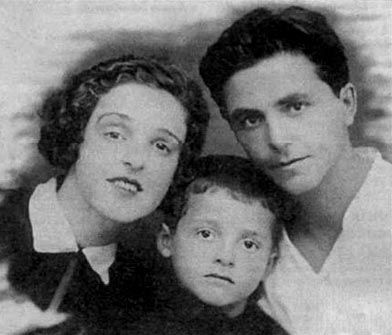 Михаил Танич с родителями. Фото: личный архив