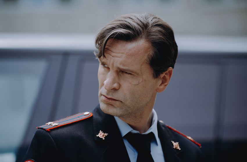 Виктор Добронравов сыграл и авторитета, и полицейского. Фото предоставлено пресс-службой СТС