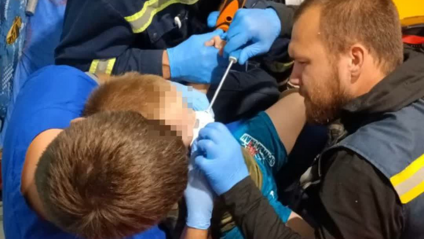 В Перми МЧС спасли мальчика, который засунул язык в машинку для стрижки ногтей. Фото: t.me/url_mash
