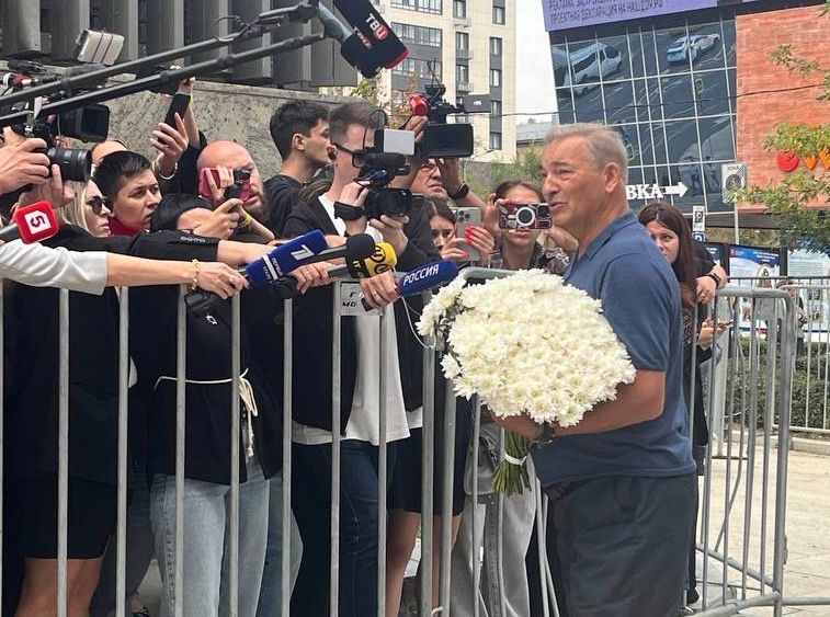 Владислав Третьяк приехал на церемонию прощания с Масляковым. Фото: "Жизнь"