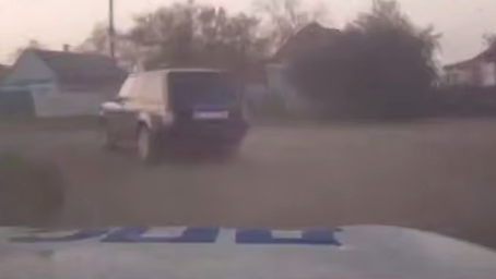 На Кубани 15-летний парень угнал мамин джип, чтобы прокатить 12-летнюю подружку. Фото: t.me/kub_mash