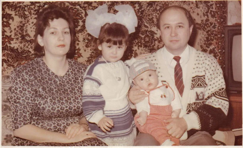 Антон с родителями и сестрой. Фото: личный архив