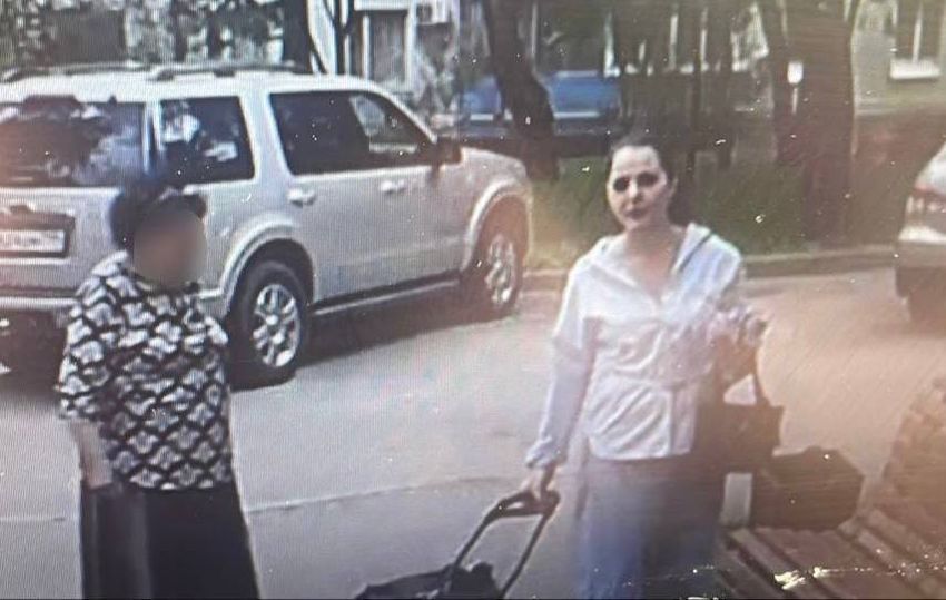 В Москве бабушка отдала шарлатанке все деньги и золото ради "снятия порчи". Фото: @t.me/moscowproc