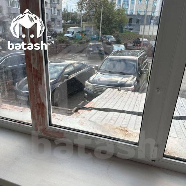 То самое окно, куда влезли воры. Фото: @t.me/mash_batash