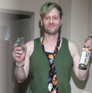 Эдуард уверен, что жизнь без этого - и есть настоящая жизнь. ФОТО: соцсети