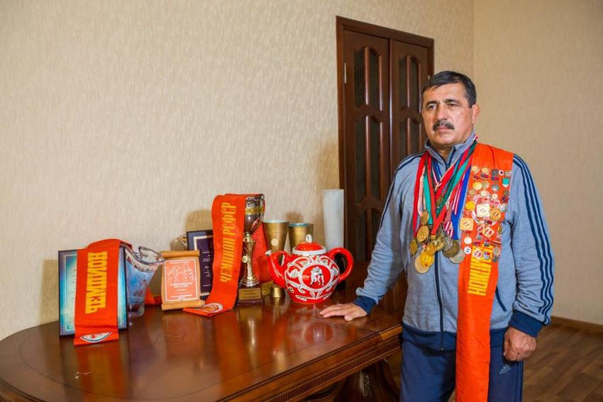 Руслан Бадалов и его награды. Фото: личный архив Руслана Бадалова