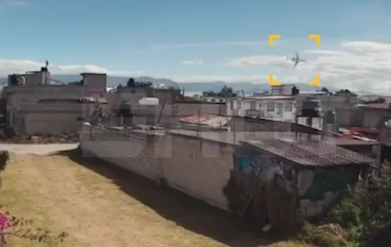 В Мексике бизнес-джет рухнул на ангары и взорвался, 10 человек погибли. Фото: t.me/shot_shot