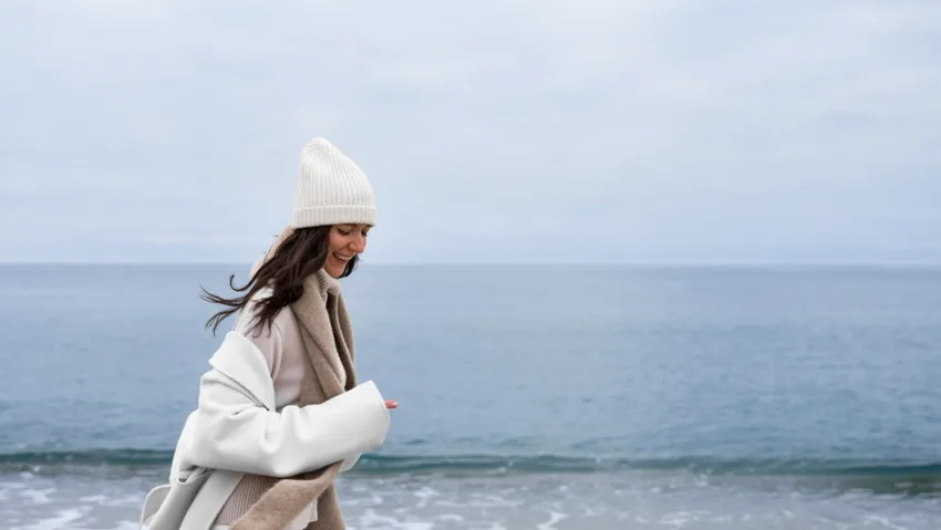 Праздничные дни в марте 2026 года: расчет отпускных и больничных. Фото: freepik.com