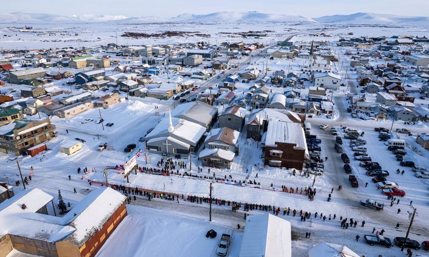 Город Ном на Аляске, куда следовал самолет. Фото: www.theguardian.com