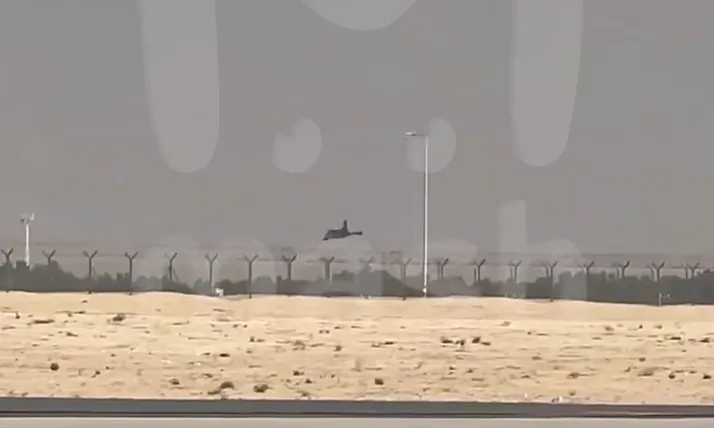 В Дубае во время авиашоу самолет рухнул на авиасалон и взорвался, летчик погиб. Фото: @breakingmash