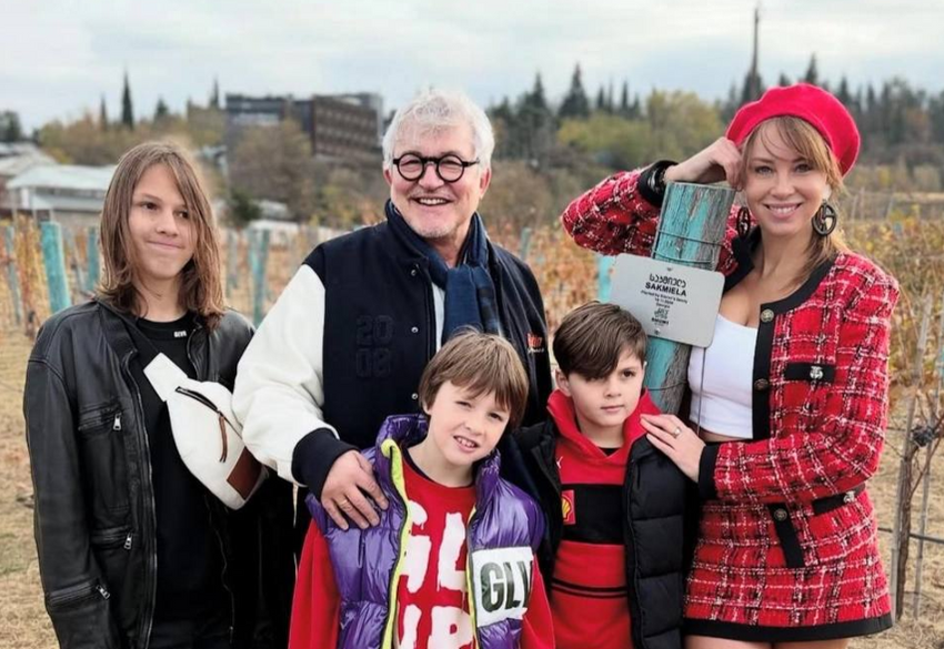 Дмитрий Дибров договорился с женой, что в случае развода дети останутся с ней. Фото: Инстаграм (запрещен в Росси) / @polinadibrova