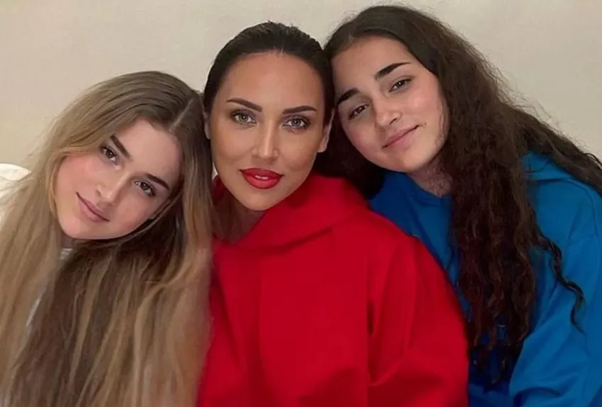 Алсу с дочерьми Микеллой и Сафиной. ФОТО: соцсети
