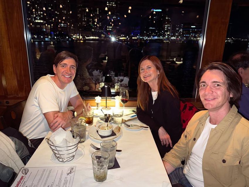 Семья Уизли из «Гарри Поттера» встретилась на семейном ужине. Фото: соцсети