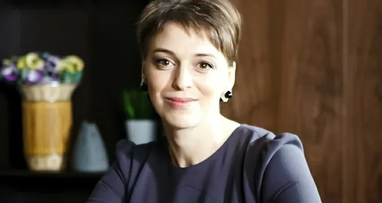 Звезда "Не родись красивой" Нелли Уварова сломала ногу на катке в Лужниках. Фото: соцсети