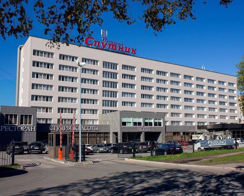 В подвале питерской гостиницы "Спутник" нашли военный арсенал с гранатометами. Фото: @breakingmash