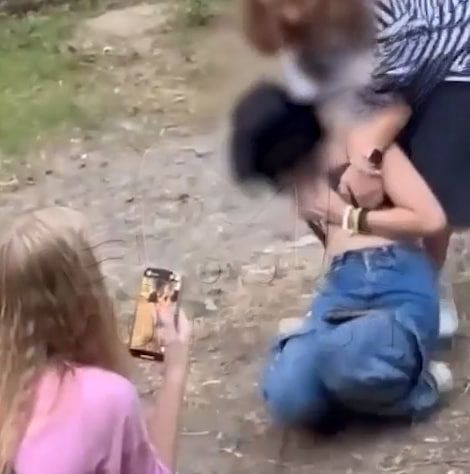 В Таганроге школьница с бандой избивала и раздевала на видео бывшую своего парня. Фото: t.me/don_mash