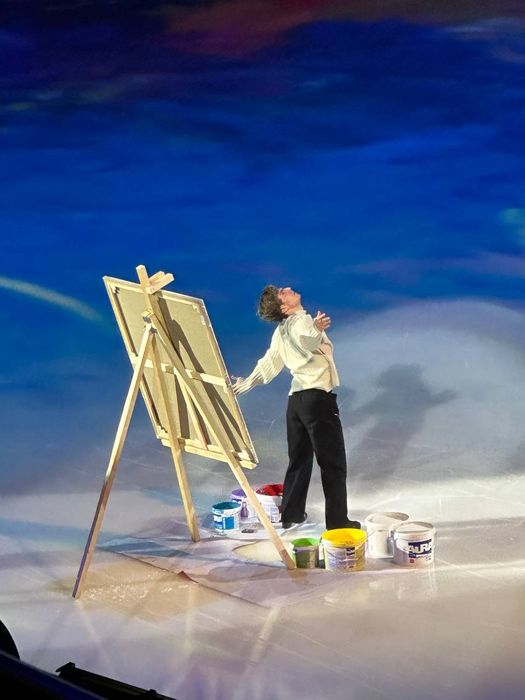 Марк Кондратюк в образе художника. Фото: t.me/@teamkondratiukofficial
