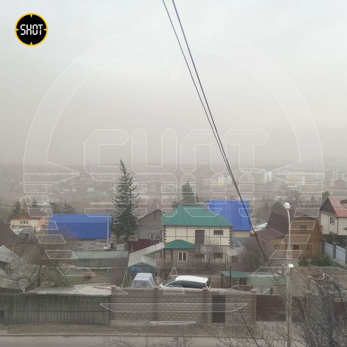 Иркутск находится в эпицентре пыльной бури. Фото: t.me/shot_shot