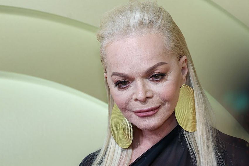 В Москве авто Ларисы Долиной, купленное за 16 миллионов, попало в аварию. Фото: соцсети