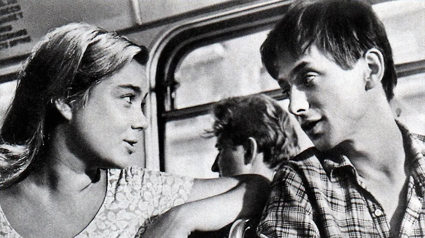 Нина Дорошина и Олег Даль. Кадр из фильма "Первый троллейбус", 1963, реж. Исидор Анненский. Фото: ru.wikipedia.org